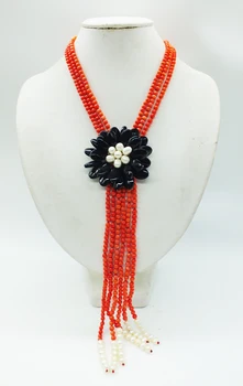 Модное ожерелье с коралловым камнем в виде цветка
