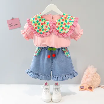 2023 Летний Корейский комплект верхней и нижней одежды для маленьких девочек, рубашка с короткими рукавами в цветочек, Джинсовые шорты, костюм, комплект одежды для маленьких девочек